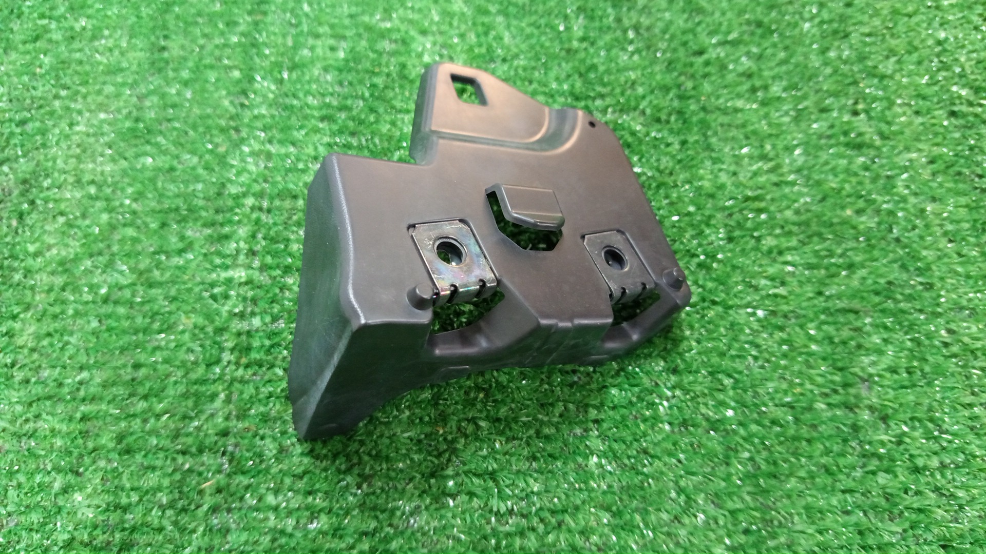 Крепление бампера левое переднее TOYOTA VITZ, YARIS KSP130, NSP130, NSP135, NCP131 52116-52100 2 ракурс