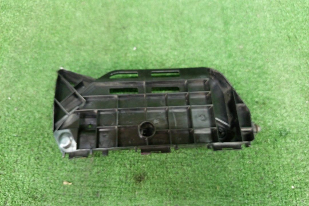 Крепление бампера правое переднее TOYOTA VOXY ZRR80W 52115-28251 1 ракурс