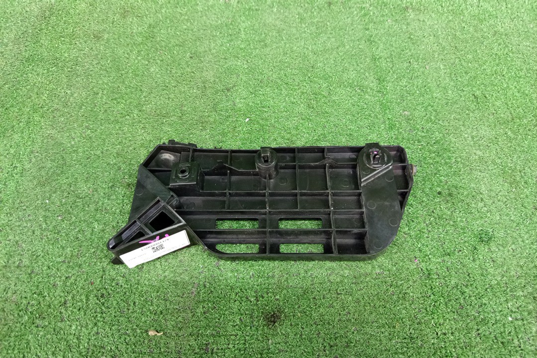 Крепление бампера правое переднее TOYOTA VOXY ZRR80W 52115-28251 2 ракурс