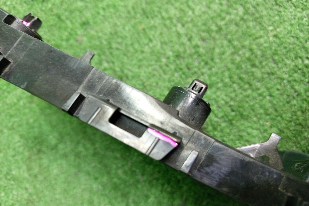 Крепление бампера правое переднее TOYOTA VOXY ZRR80W 52115-28251 4 ракурс