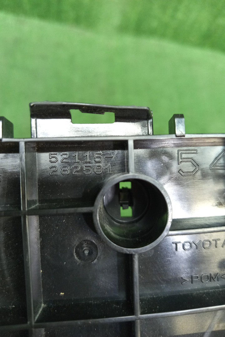 Крепление бампера правое переднее TOYOTA VOXY ZRR80W 52115-28251 5 ракурс