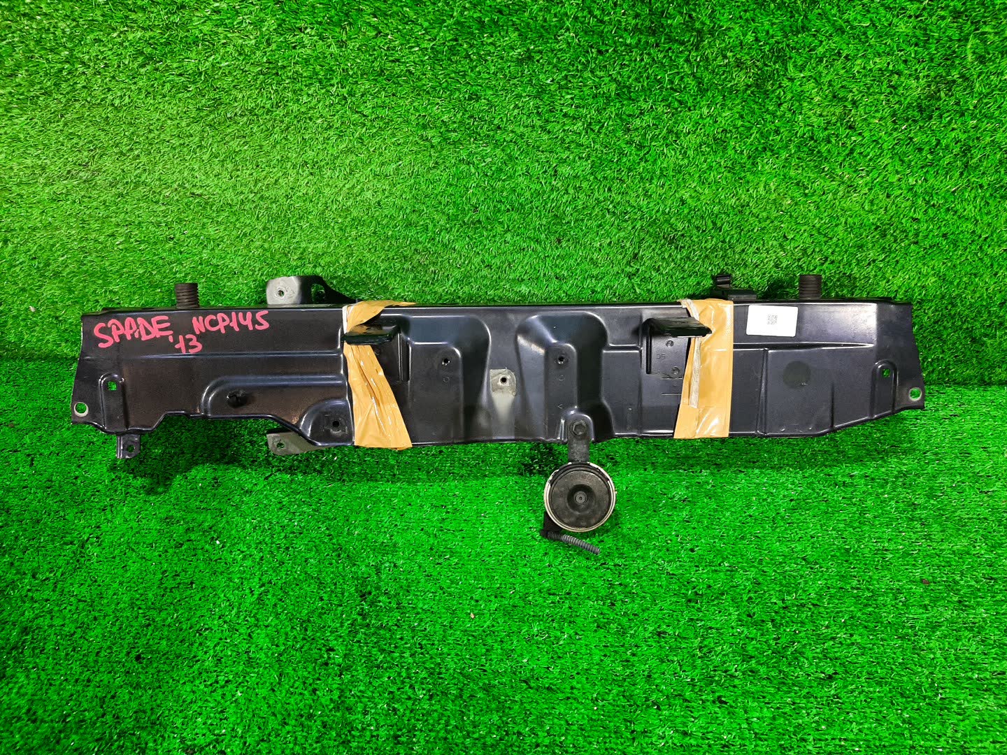 Планка телевизора TOYOTA SPADE NCP145 1 ракурс
