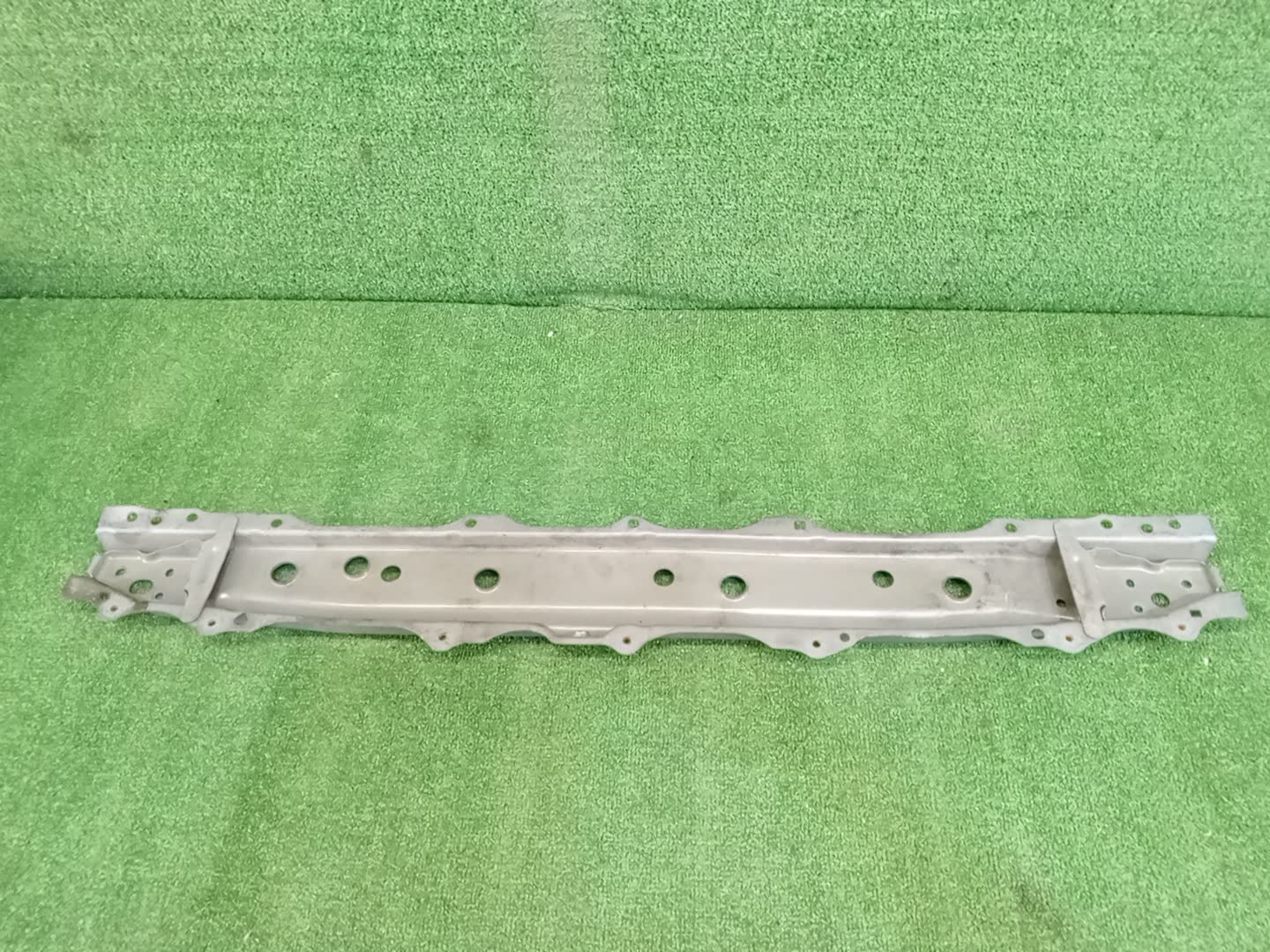 Планка телевизора TOYOTA RACTIS NCP120 2 ракурс