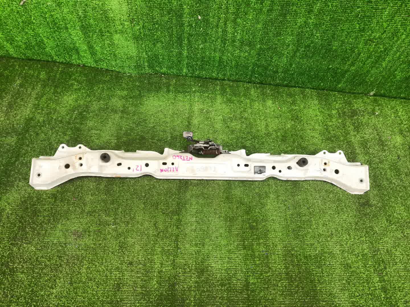 Планка телевизора TOYOTA ALLION ZRT260 1 ракурс Планка телевизора TOYOTA ALLION ZRT260 1 ракурс