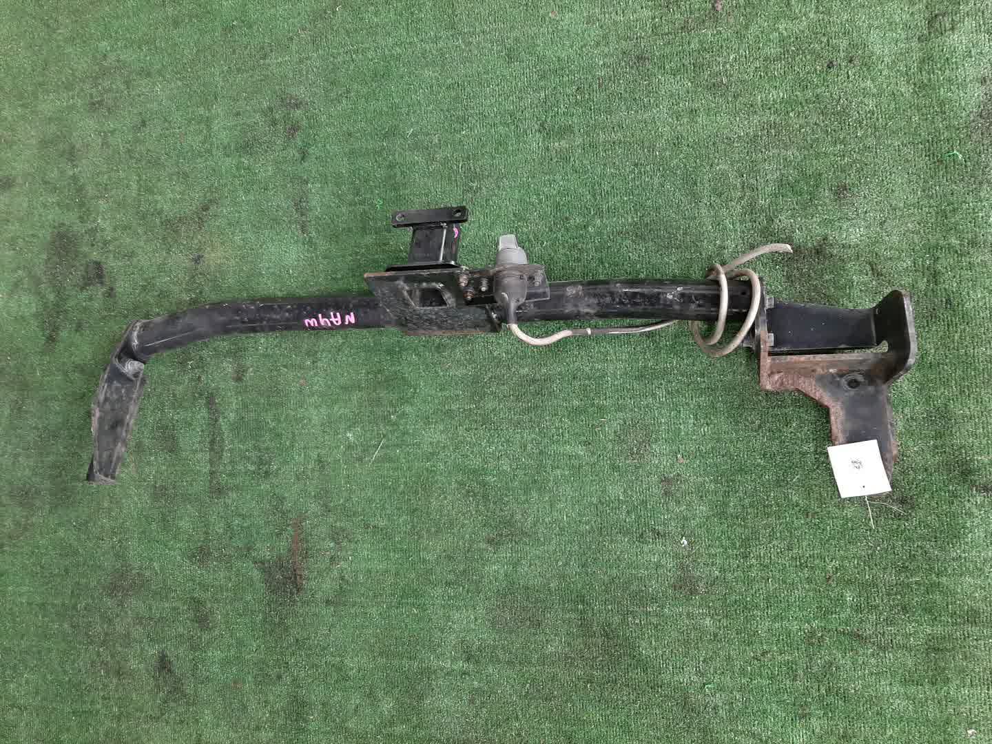 Фаркоп MITSUBISHI GRANDIS NA4W 1 ракурс