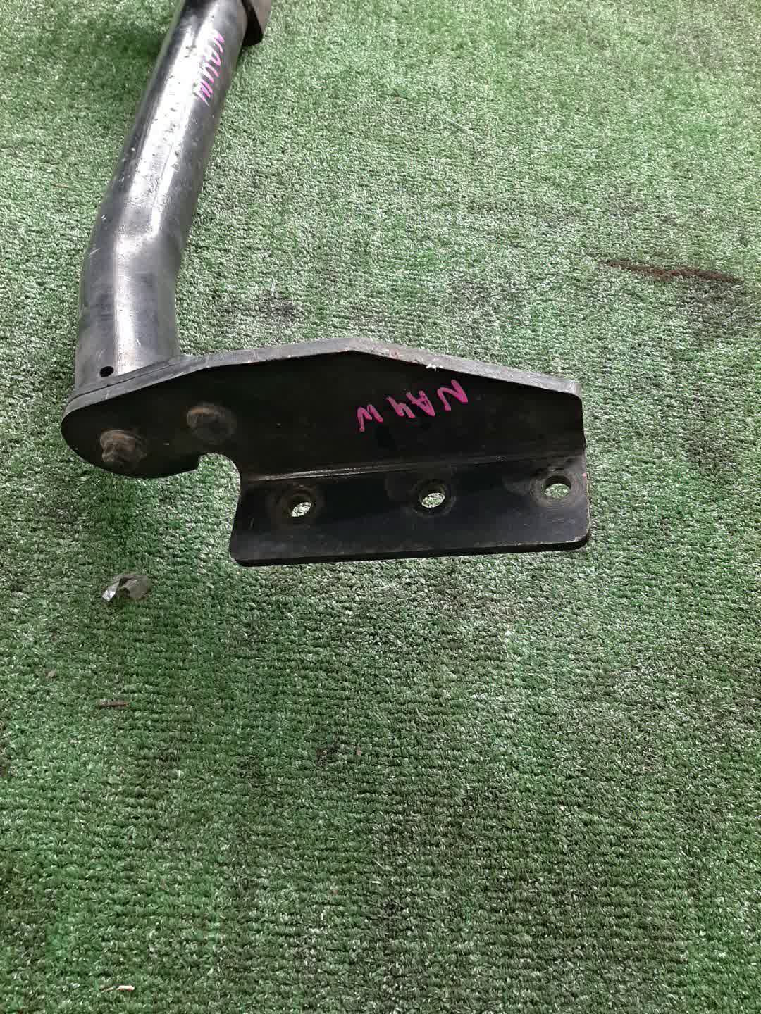 Фаркоп MITSUBISHI GRANDIS NA4W 3 ракурс