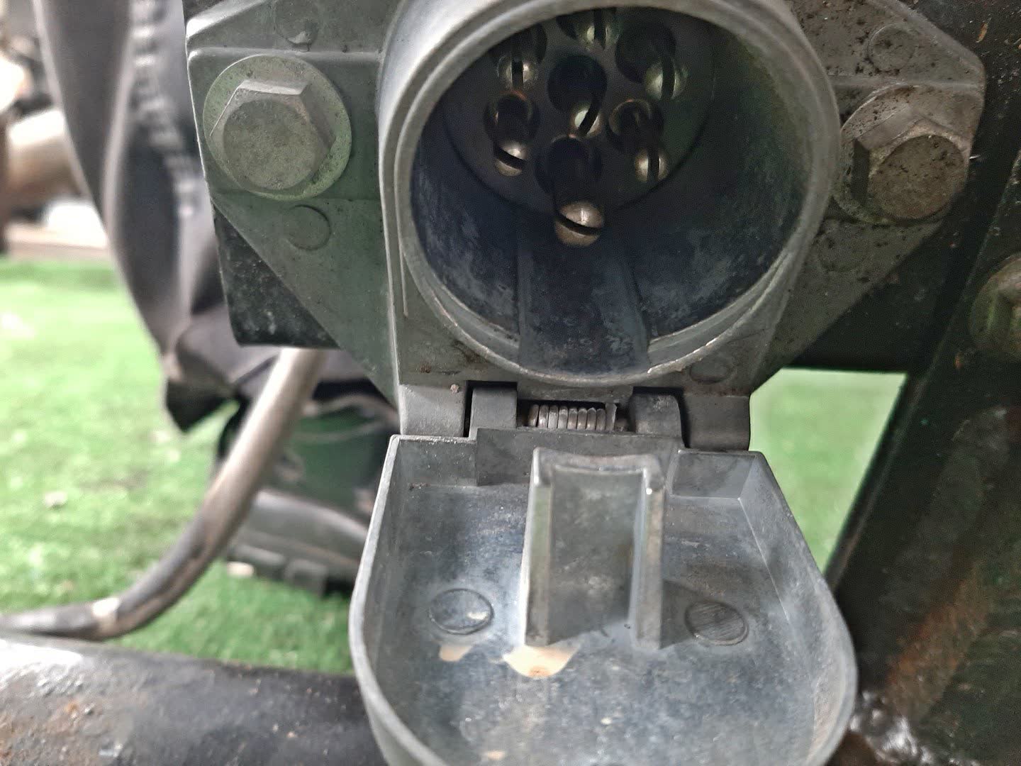 Фаркоп MITSUBISHI GRANDIS NA4W 4 ракурс