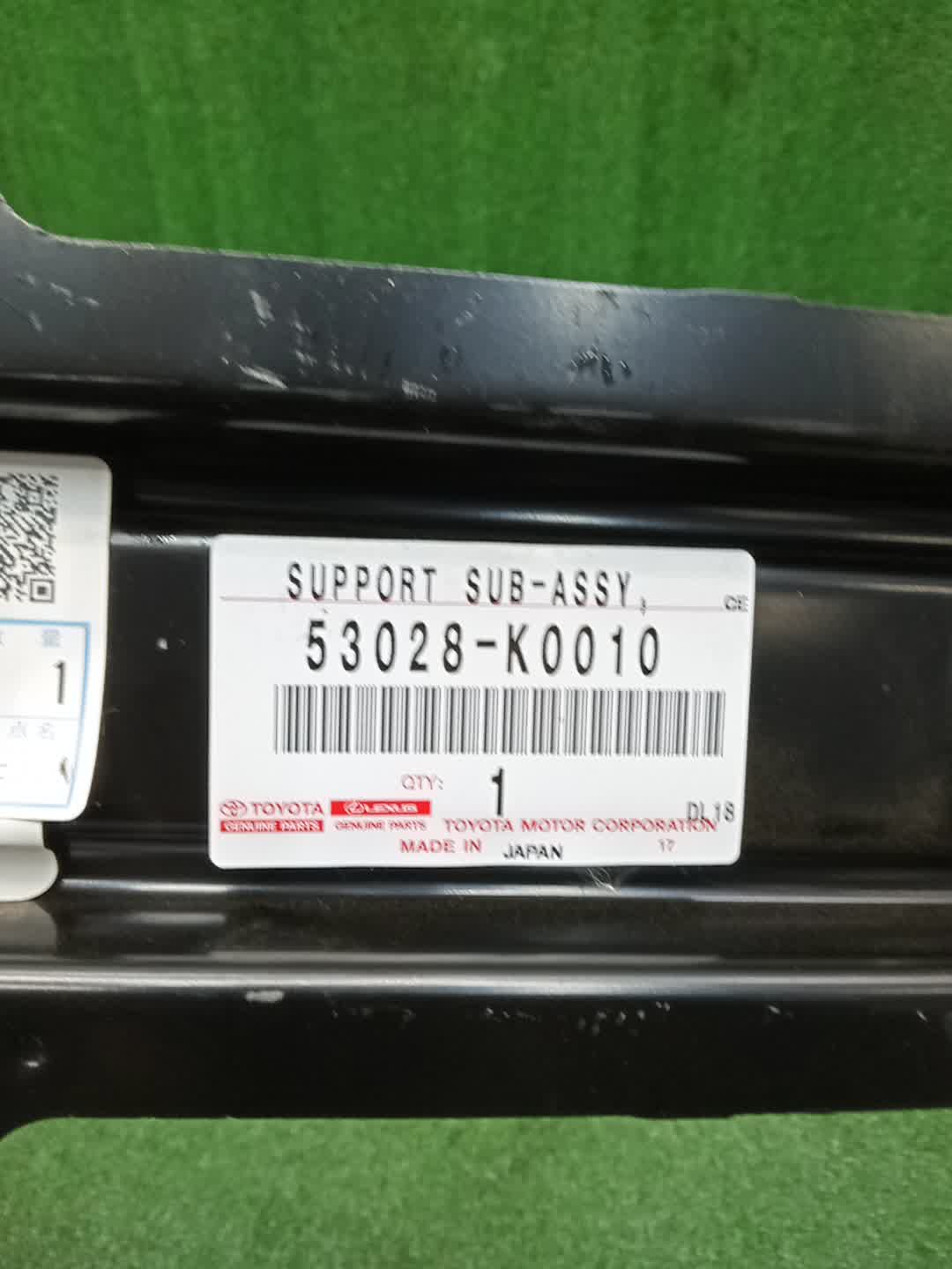 Планка телевизора TOYOTA YARIS CROSS MXPB10 53028-K0010 3 ракурс