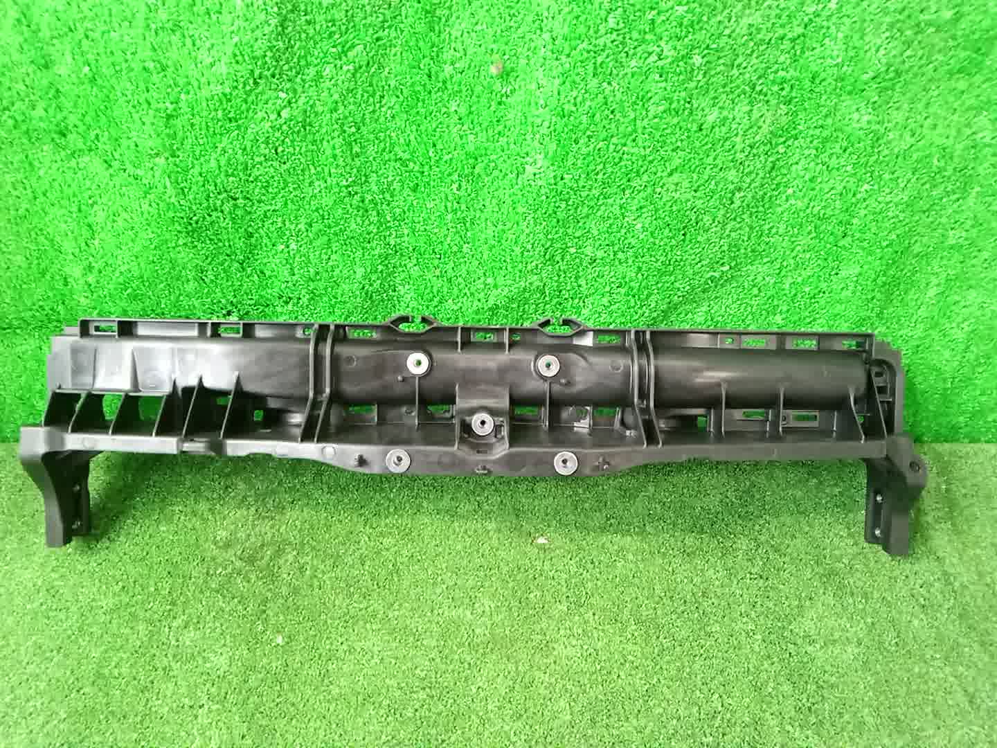 Планка телевизора TOYOTA YARIS CROSS MXPB10 53213-52180 1 ракурс