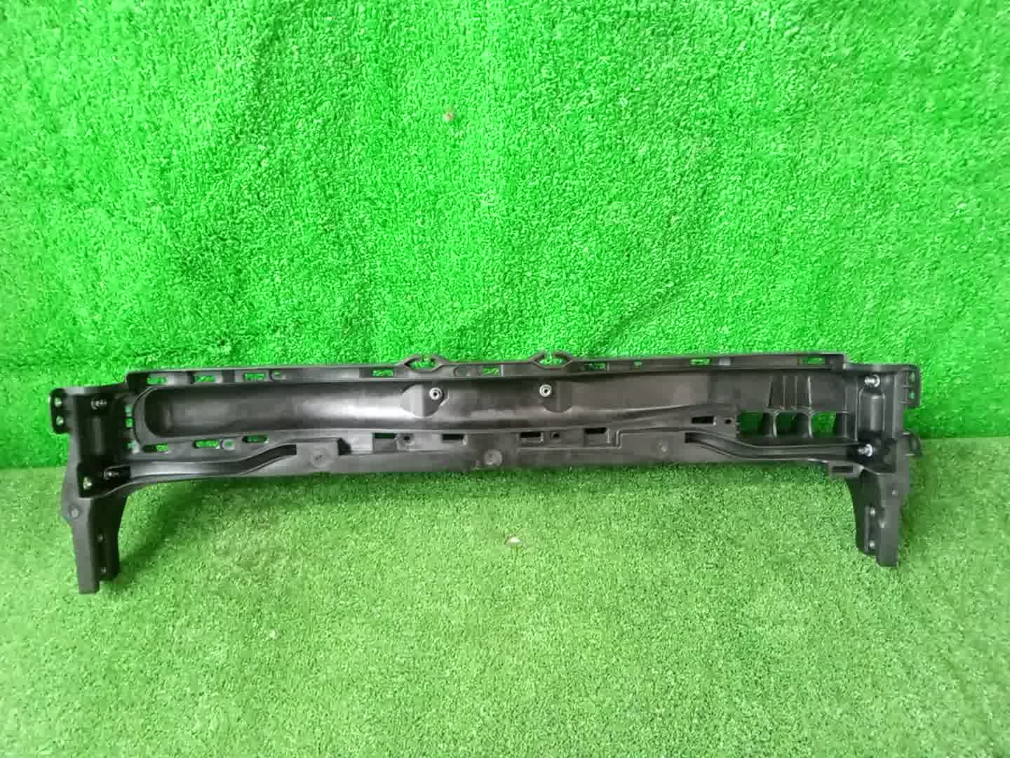 Планка телевизора TOYOTA YARIS CROSS MXPB10 53213-52180 2 ракурс