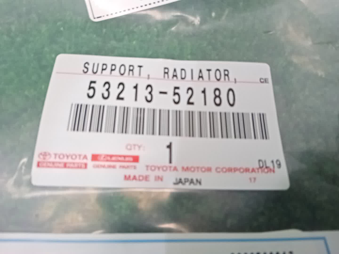 Планка телевизора TOYOTA YARIS CROSS MXPB10 53213-52180 4 ракурс