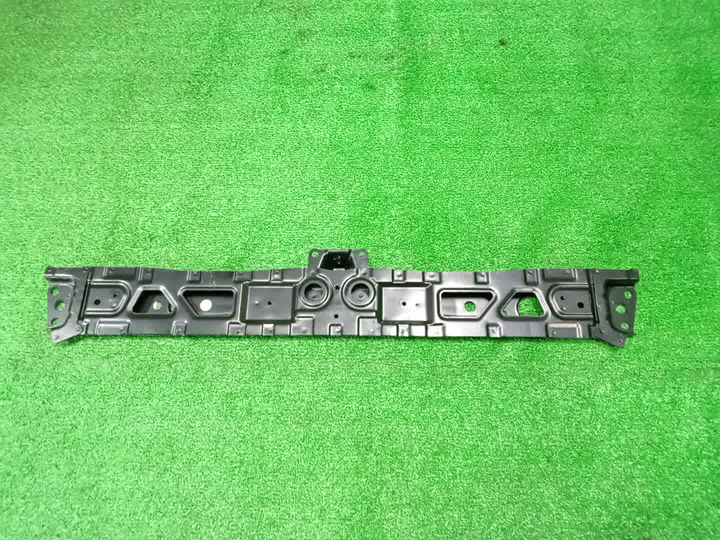 Планка телевизора TOYOTA COROLLA ZRE212 53028-12050 2 ракурс