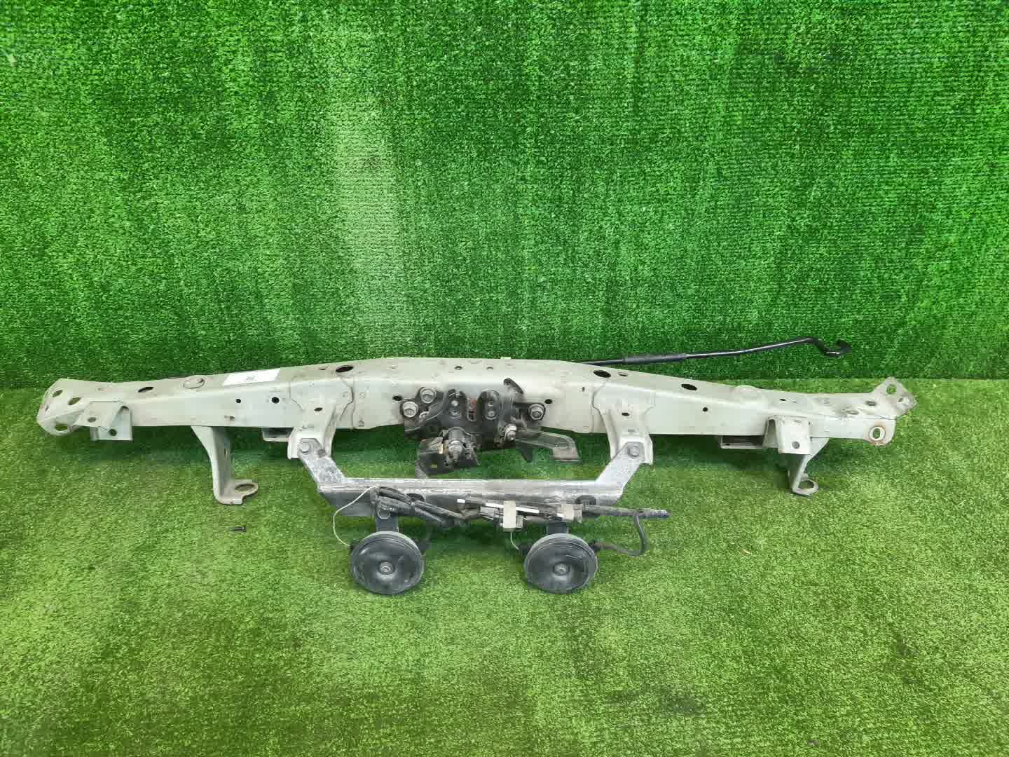 Планка телевизора NISSAN JUKE NF15, F15, YF15 , MR16DDT 1 ракурс