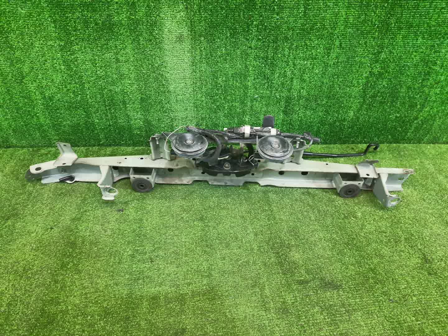 Планка телевизора NISSAN JUKE NF15, F15, YF15 , MR16DDT 4 ракурс