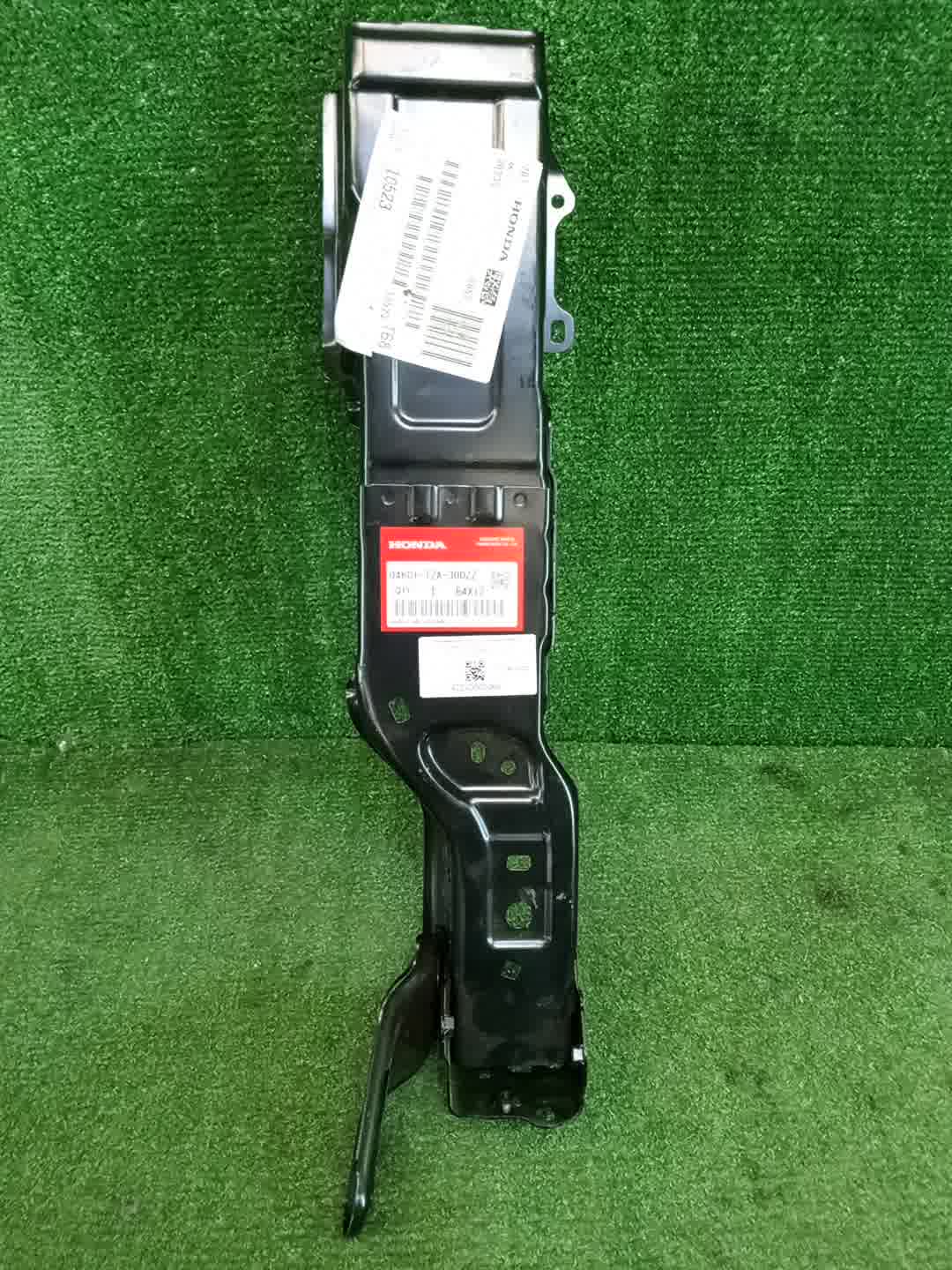 Планка телевизора правая HONDA FIT GR5 L13B 04601-TZA-300ZZ 1 ракурс
