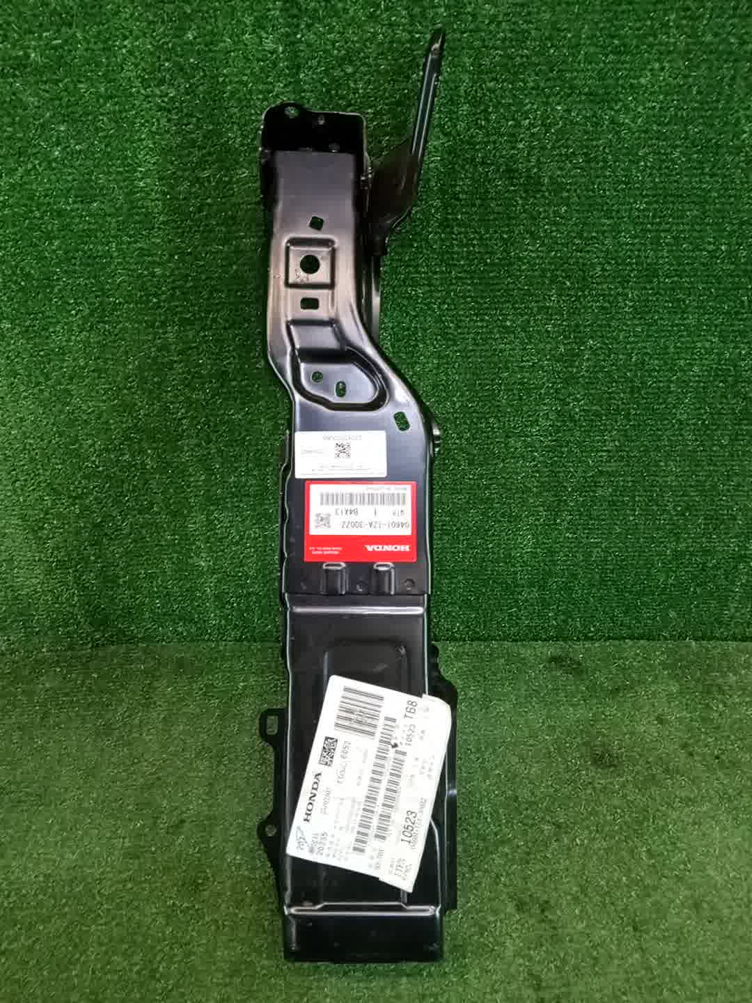 Планка телевизора правая HONDA FIT GR5 L13B 04601-TZA-300ZZ 3 ракурс