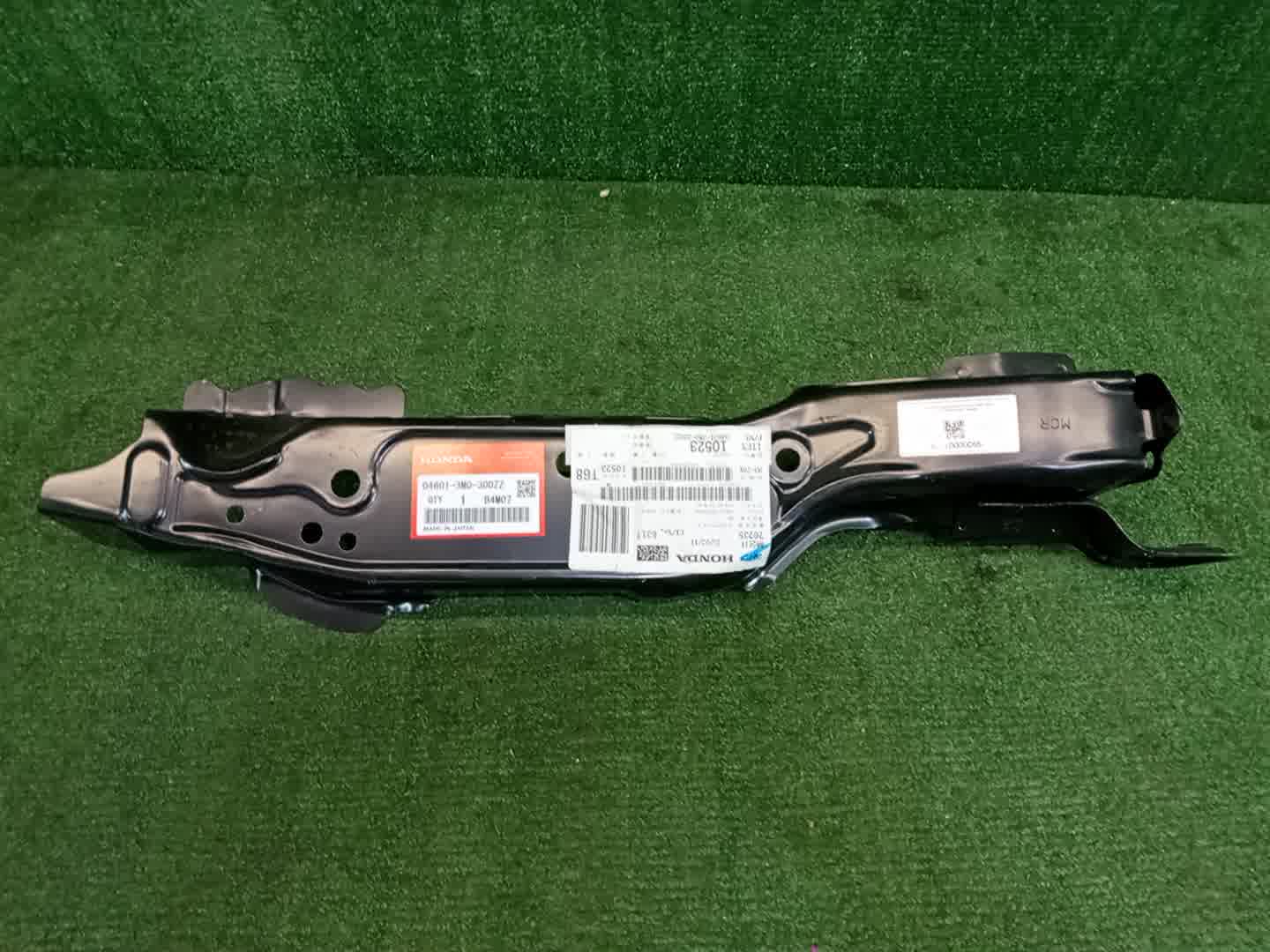 Планка телевизора HONDA VEZEL RV6 04601-3M0-300ZZ 1 ракурс