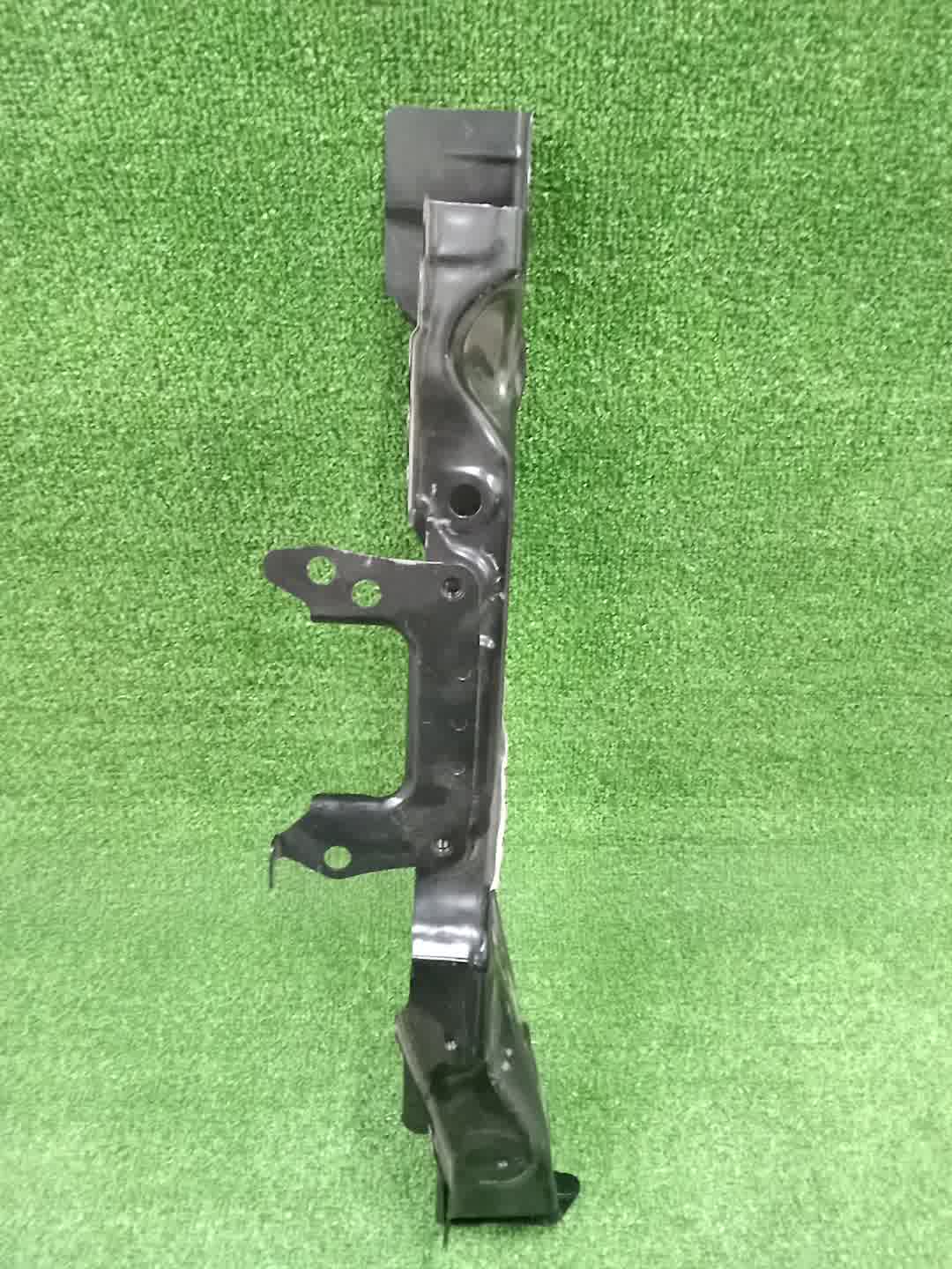 Планка телевизора левая HONDA VEZEL RV6 04611-3M0-300ZZ 3 ракурс