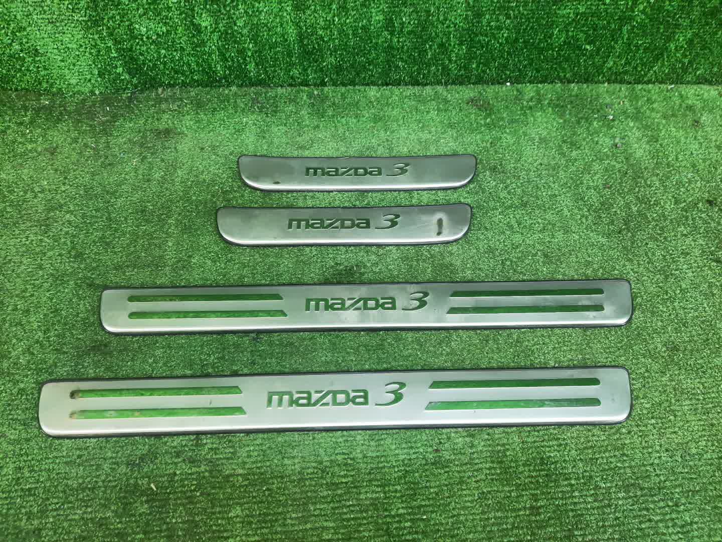 Накладка на порог MAZDA AXELA BK5P 1 ракурс