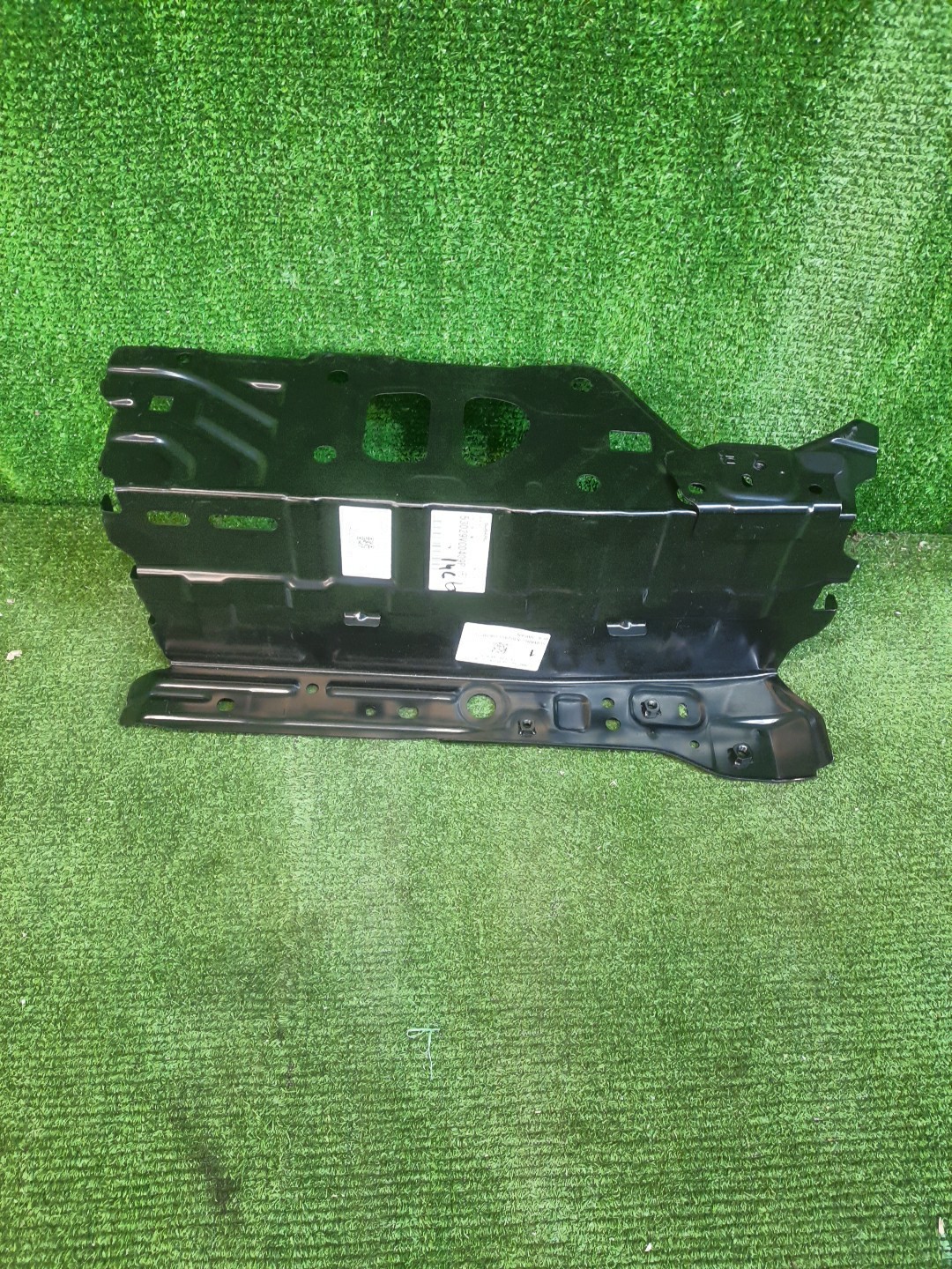 Планка телевизора левая SUBARU LEVORG VN5 53029VC0409P 1 ракурс