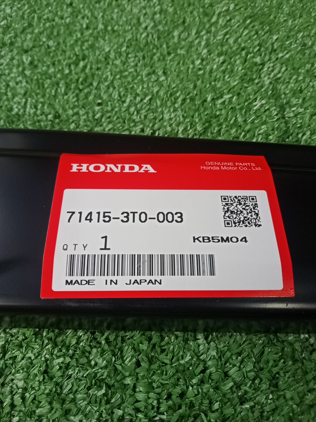 Планка телевизора правая передняя HONDA STEPWGN RP7 71415-3T0-003 3 ракурс