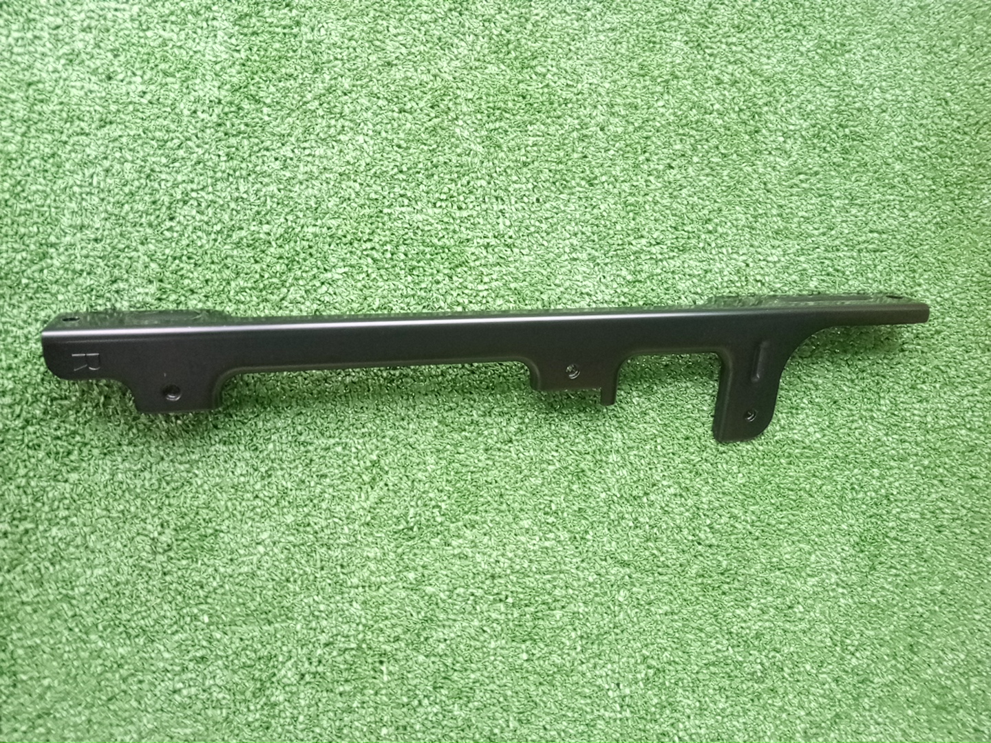 Планка телевизора SUZUKI SWIFT ZD53S, ZD83S, ZC13S, ZC43S, ZC83S, ZC53S, ZC33S 17811-67R00 1 ракурс