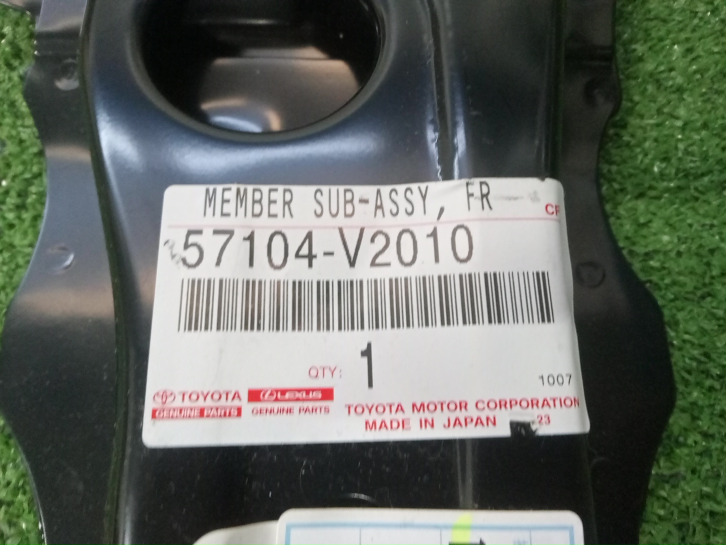 Планка телевизора TOYOTA ALPHARD AAHH40W 57104-V2010 2 ракурс