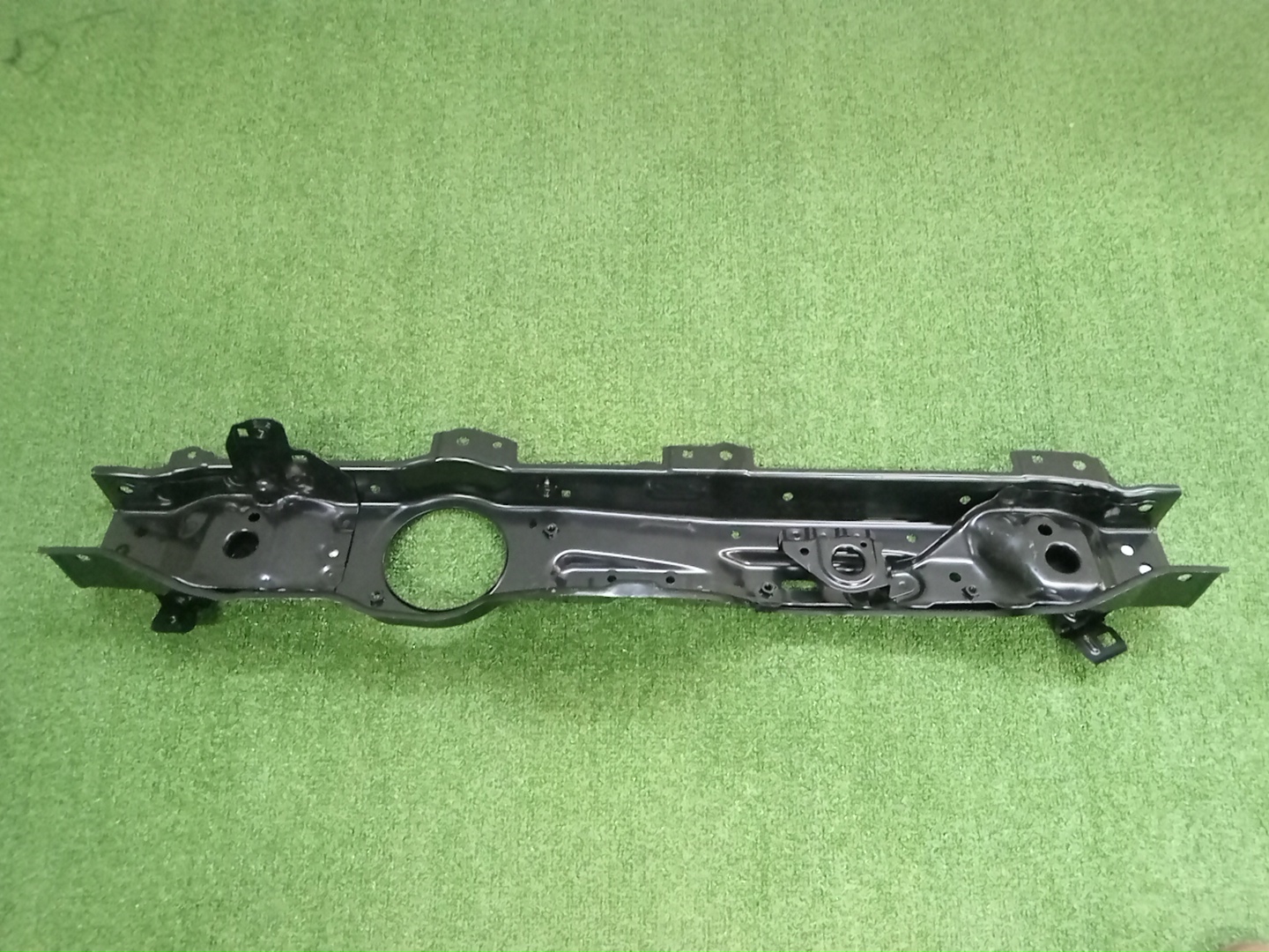 Планка телевизора передняя HONDA FIT GR4 04602-TZB-300ZZ 2 ракурс