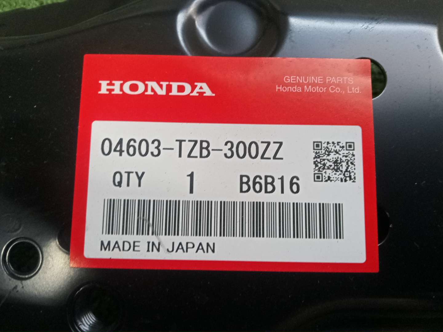 Планка телевизора передняя HONDA FIT GR4 04603-TZB-300ZZ 3 ракурс