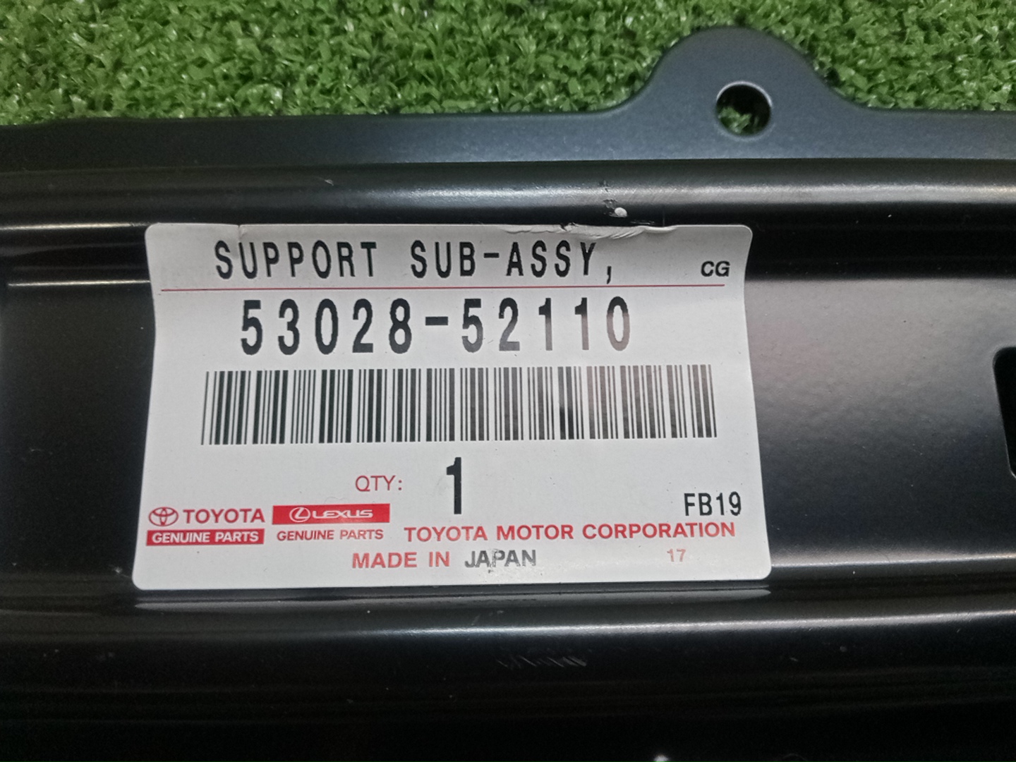 Планка телевизора TOYOTA YARIS GXPA16 G16E-GTS 53028-52110 3 ракурс