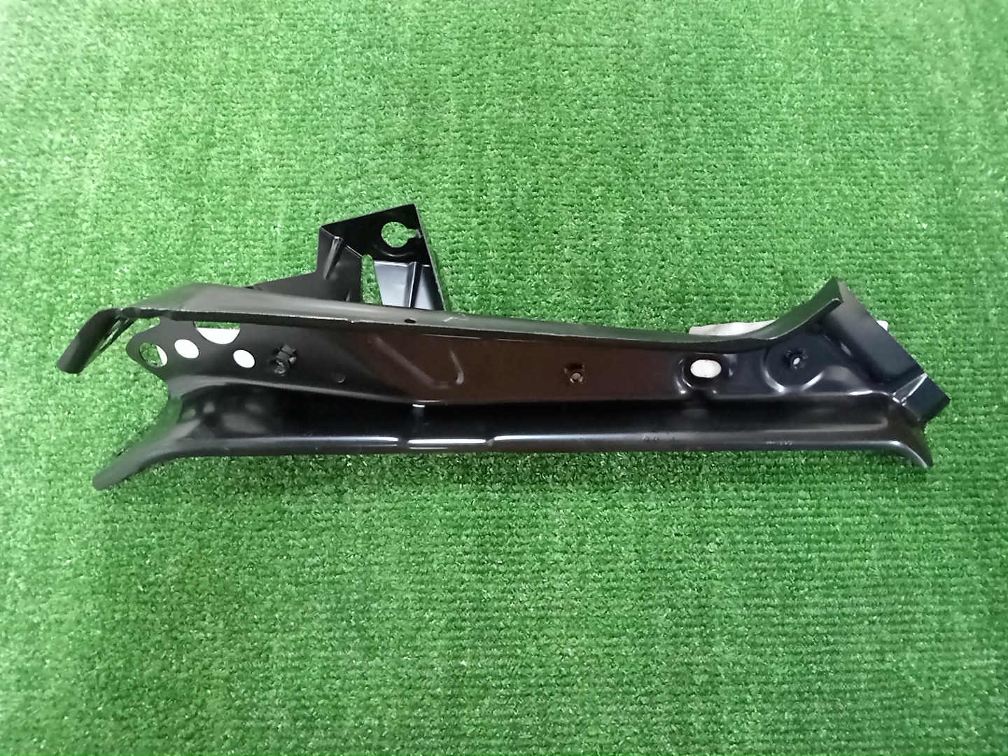 Планка телевизора правая передняя NISSAN X-TRAIL SNT33 62512-6RA0A 3 ракурс