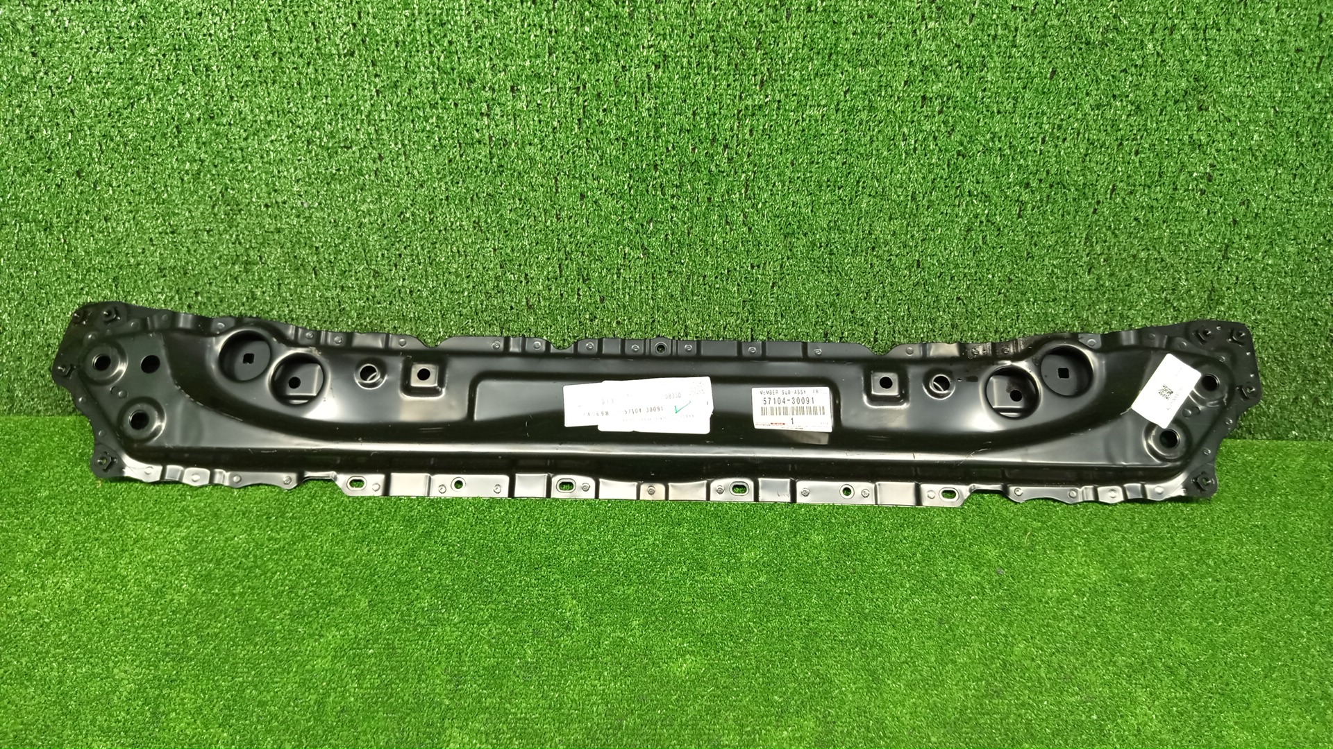 Планка телевизора LEXUS IS300H AVE30 57104-30090 1 ракурс