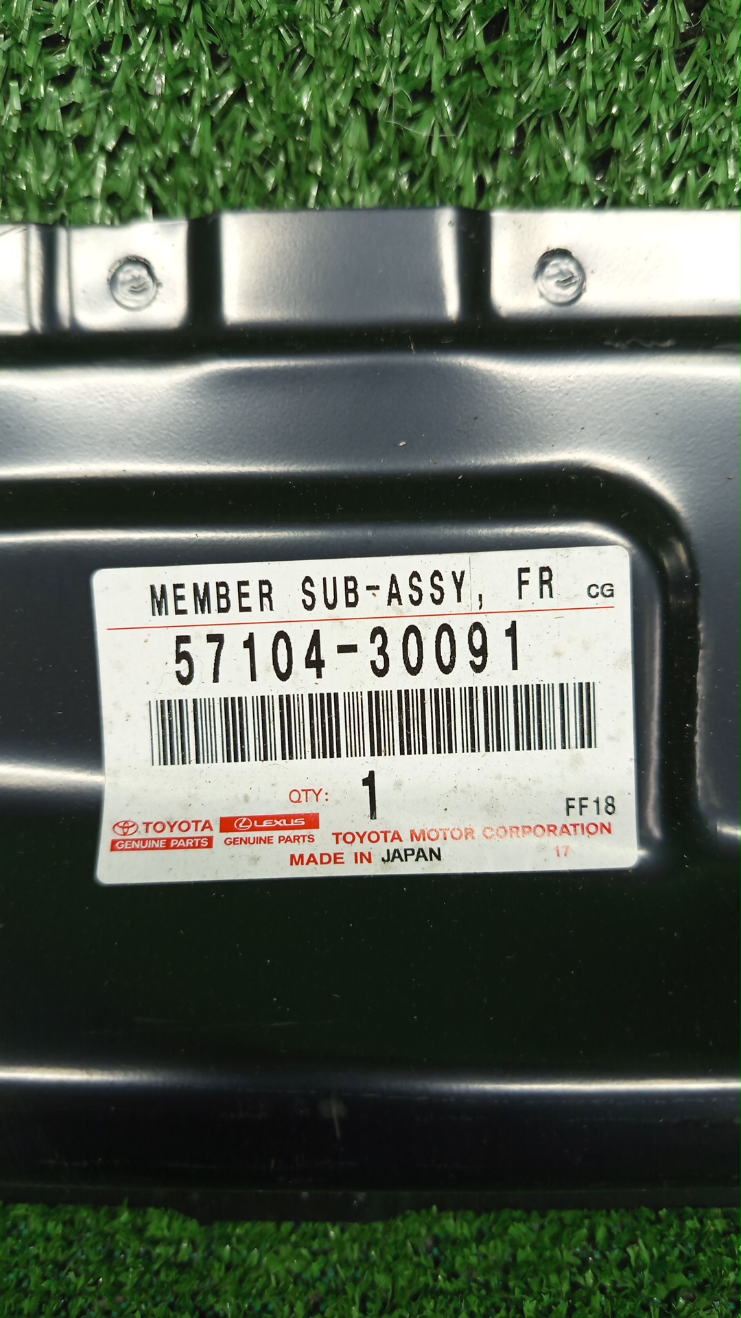 Планка телевизора LEXUS IS300H AVE30 57104-30090 3 ракурс