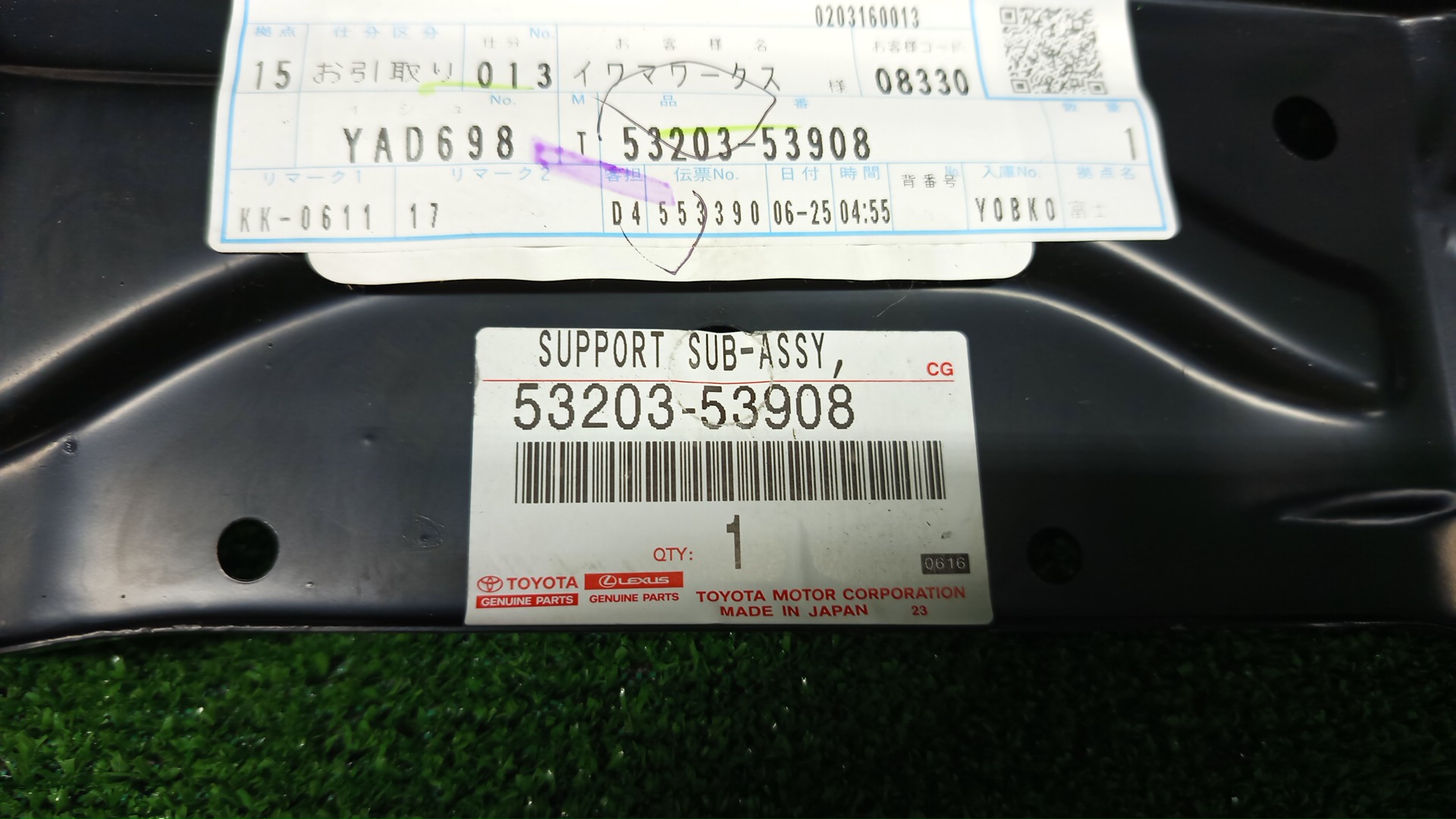 Планка телевизора левая LEXUS IS300H AVE30 53203-53907 3 ракурс