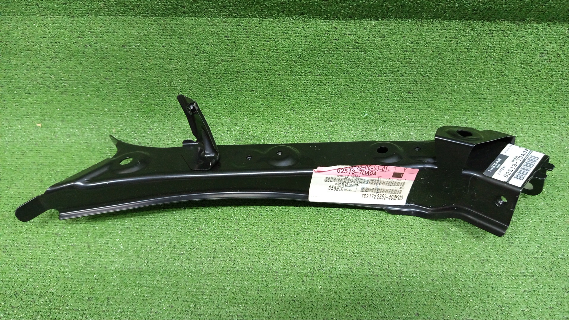 Планка телевизора левая NISSAN SERENA FC28 62513-7DA0A 1 ракурс