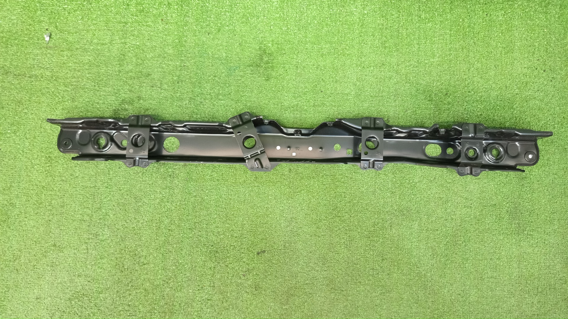 Планка телевизора TOYOTA AQUA NHP10 53205-52160 2 ракурс