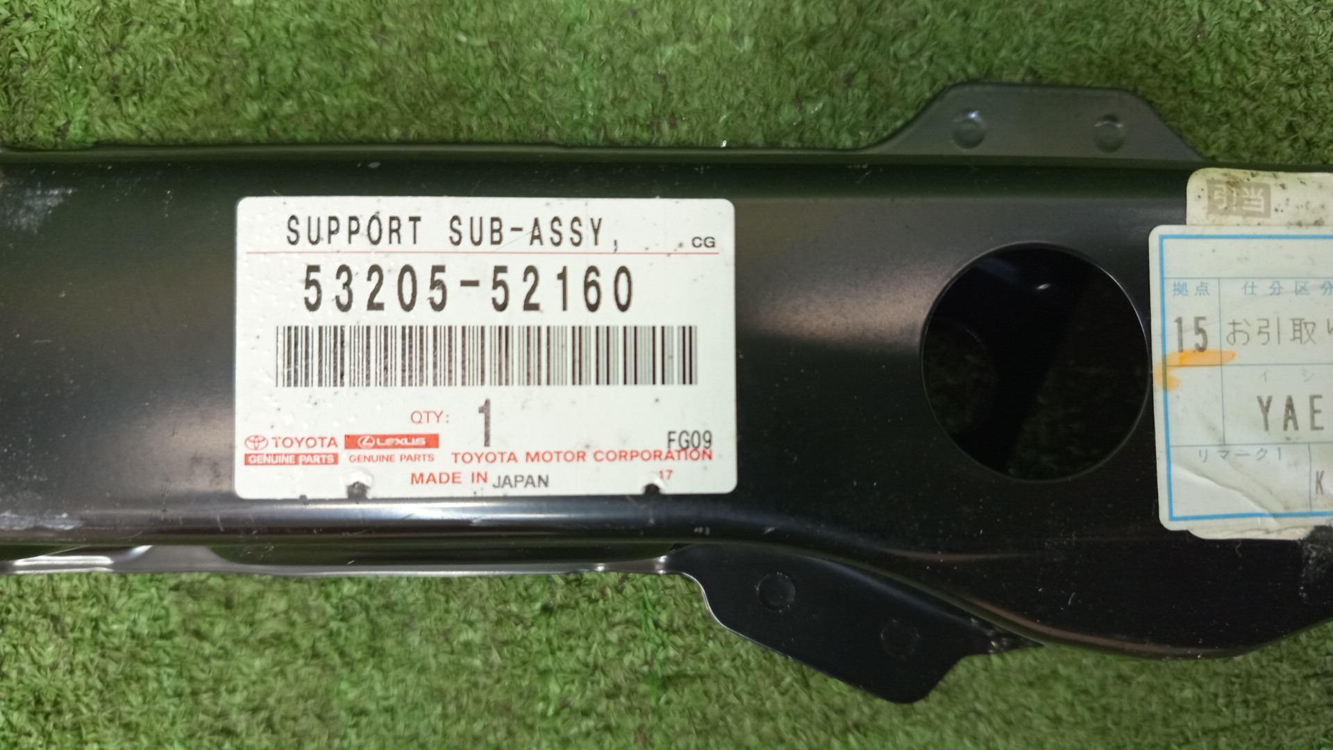Планка телевизора TOYOTA AQUA NHP10 53205-52160 3 ракурс
