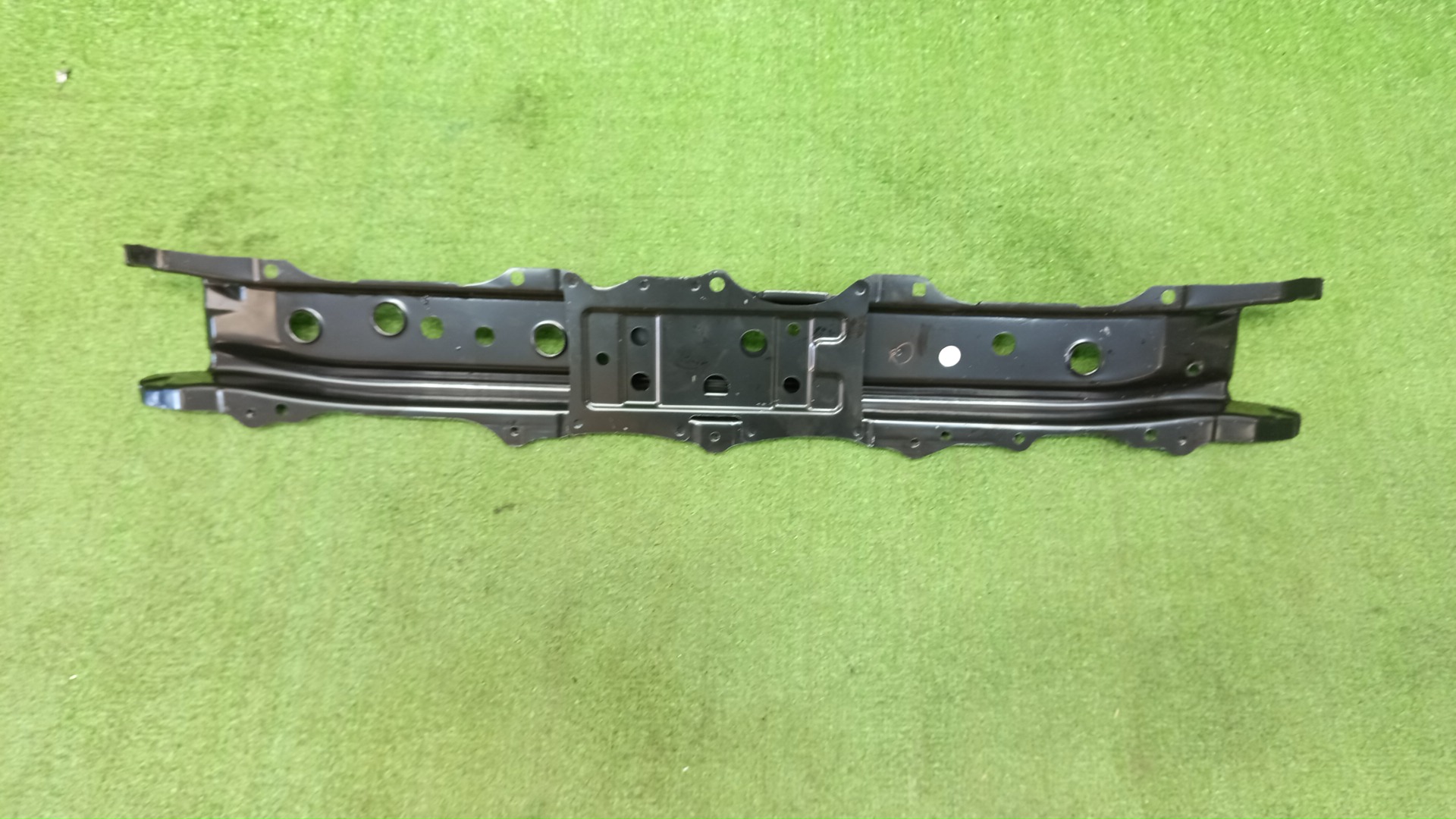 Планка телевизора TOYOTA AQUA NHP10 53028-52091 2 ракурс