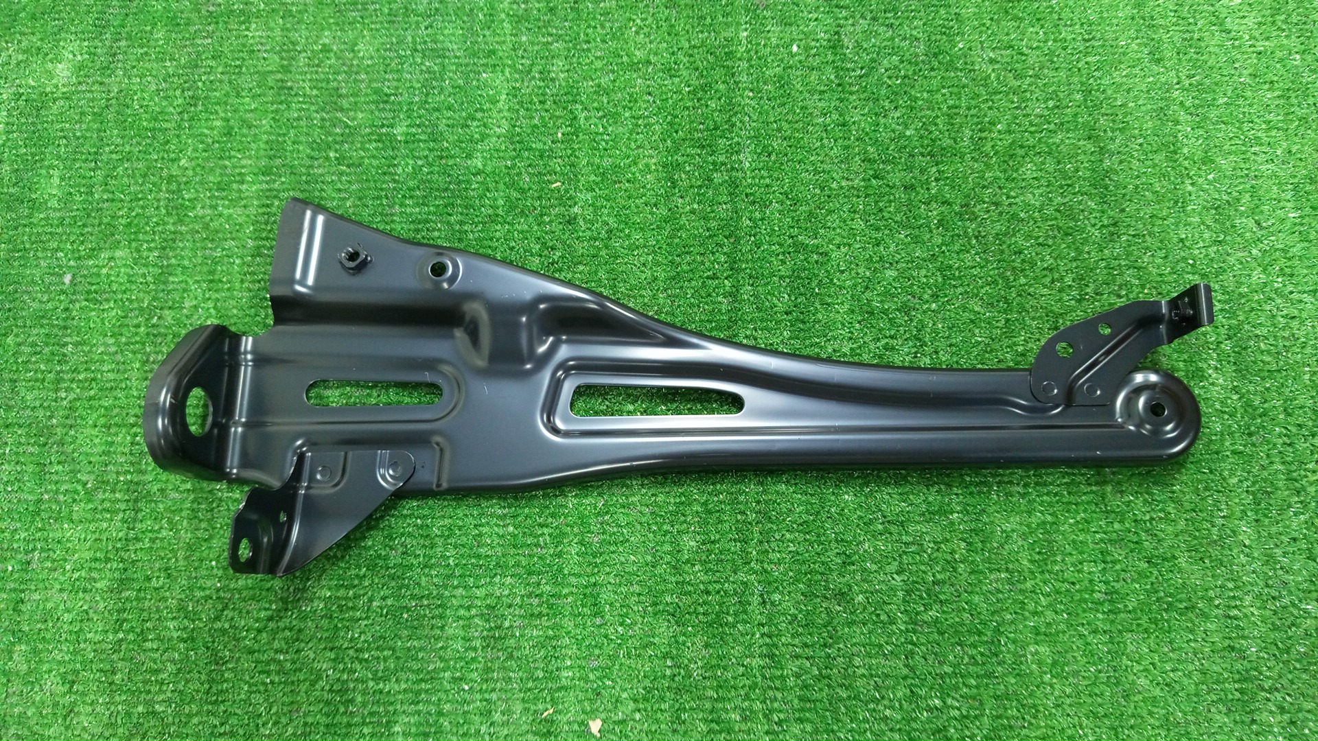 Планка телевизора левая передняя SUZUKI JIMNY JB64W 71430-77R00 1 ракурс