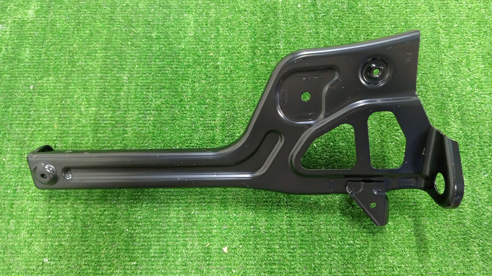 Планка телевизора правая передняя SUZUKI JIMNY JB64W 71420-77R00 2 ракурс