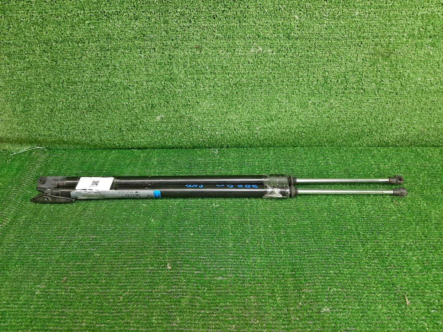 Амортизатор двери TOYOTA VOXY ZRR80G 1 ракурс