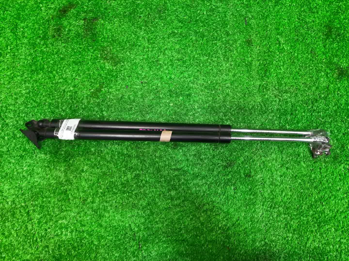 Амортизатор двери левый задний MITSUBISHI GRANDIS NA4W 1 ракурс