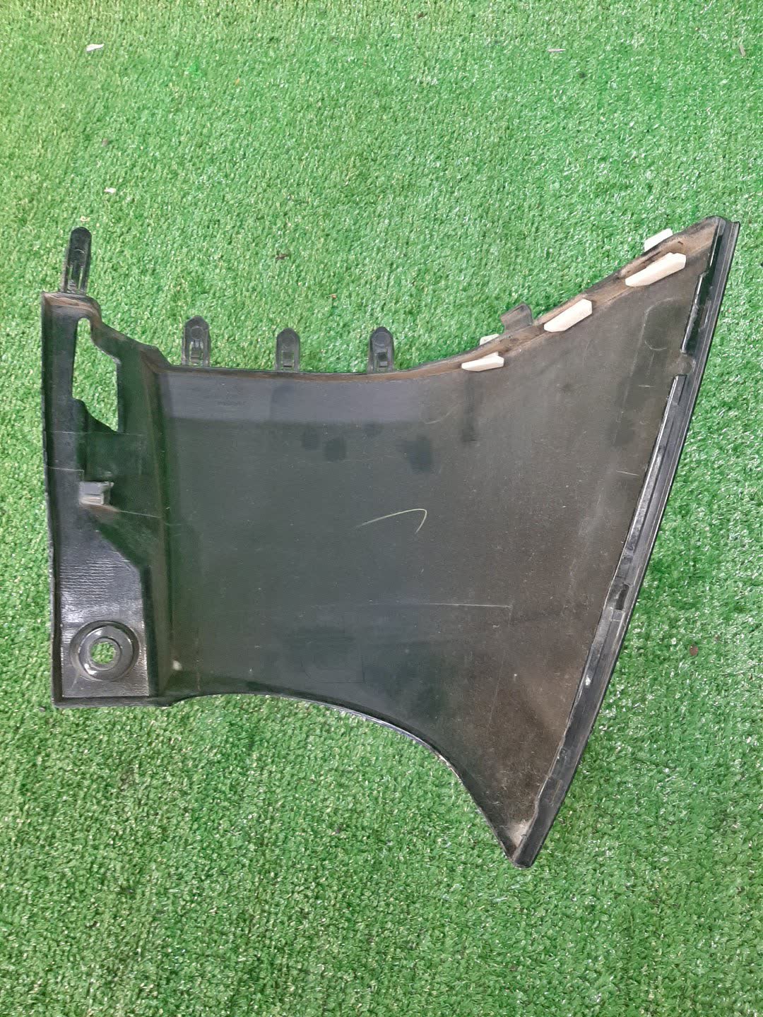 Планка под стоп правая задняя TOYOTA ALPHARD ANH10W 52165-58020 2 ракурс
