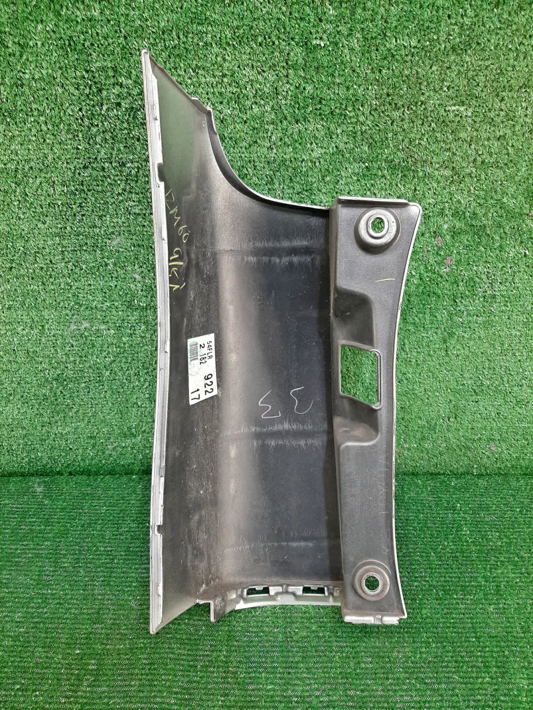 Планка под стоп правая задняя TOYOTA NOAH ZRR80G 52165-28010 2 ракурс