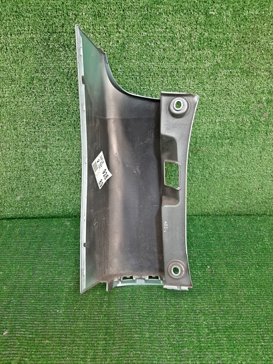 Планка под стоп правая задняя TOYOTA VOXY ZWR80G, ZRR85W, ZRR80W, ZWR80W, ZRR80G, ZRR85G 52169-28010 2 ракурс