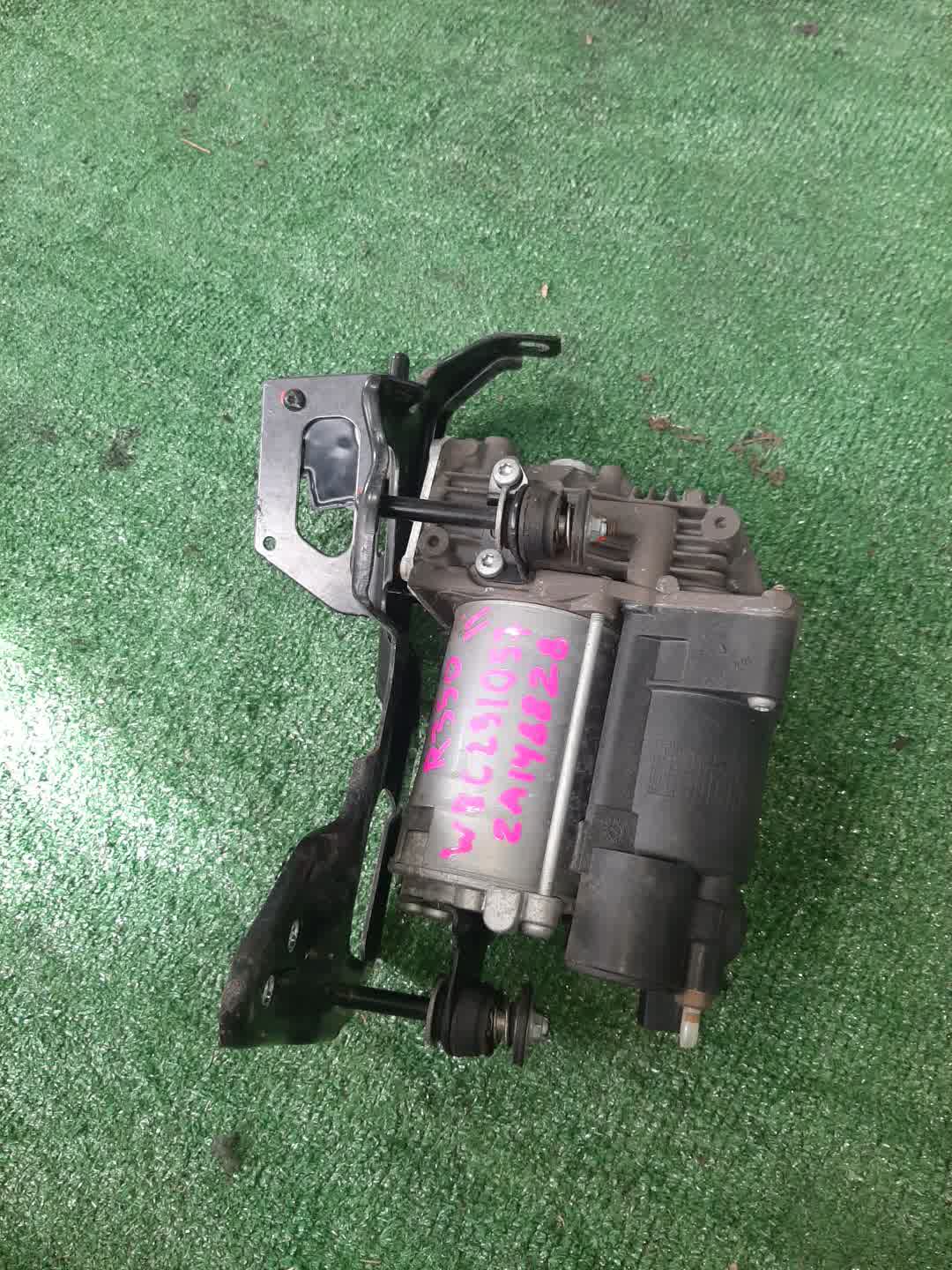 Компрессор подвески MERCEDES-BENZ R-Class V251, W251, W251.022, V251.175, W251.075, W251.054, V251.154, V251.123, V251.165, V251.124, V251.172, W251.023, W251.065 A2513202404 5 ракурс
