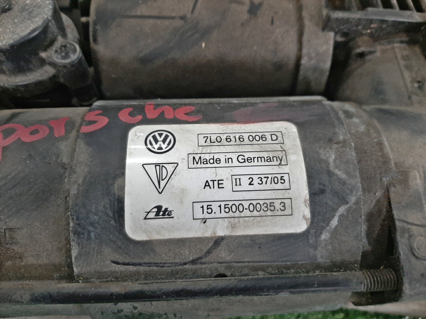 Компрессор подвески PORSCHE CAYENNE 955 7L0616006D 2 ракурс
