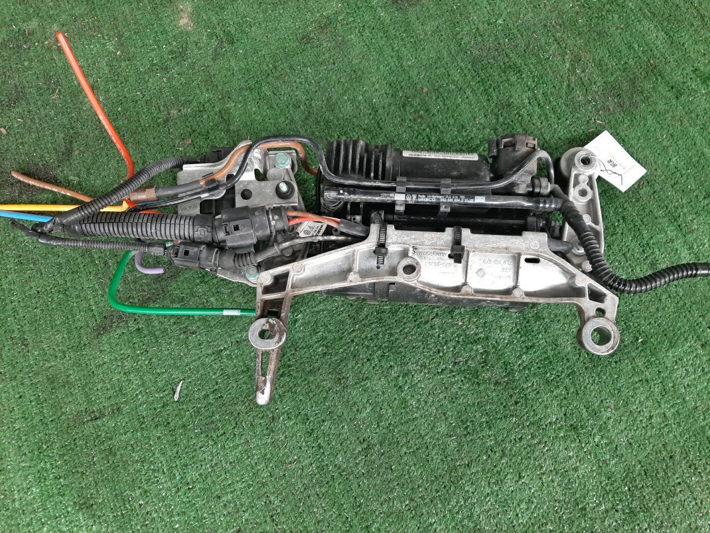 Компрессор подвески PORSCHE CAYENNE 955 7L0616006D 3 ракурс