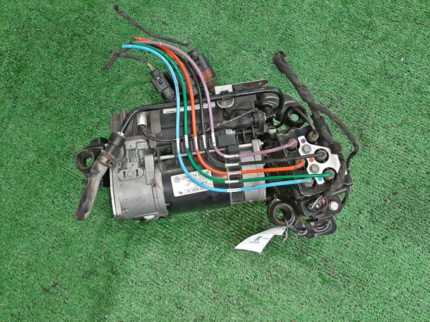 Компрессор подвески BENTLEY FLYING SPUR 3W2 BWRA 3D0616005M 1 ракурс