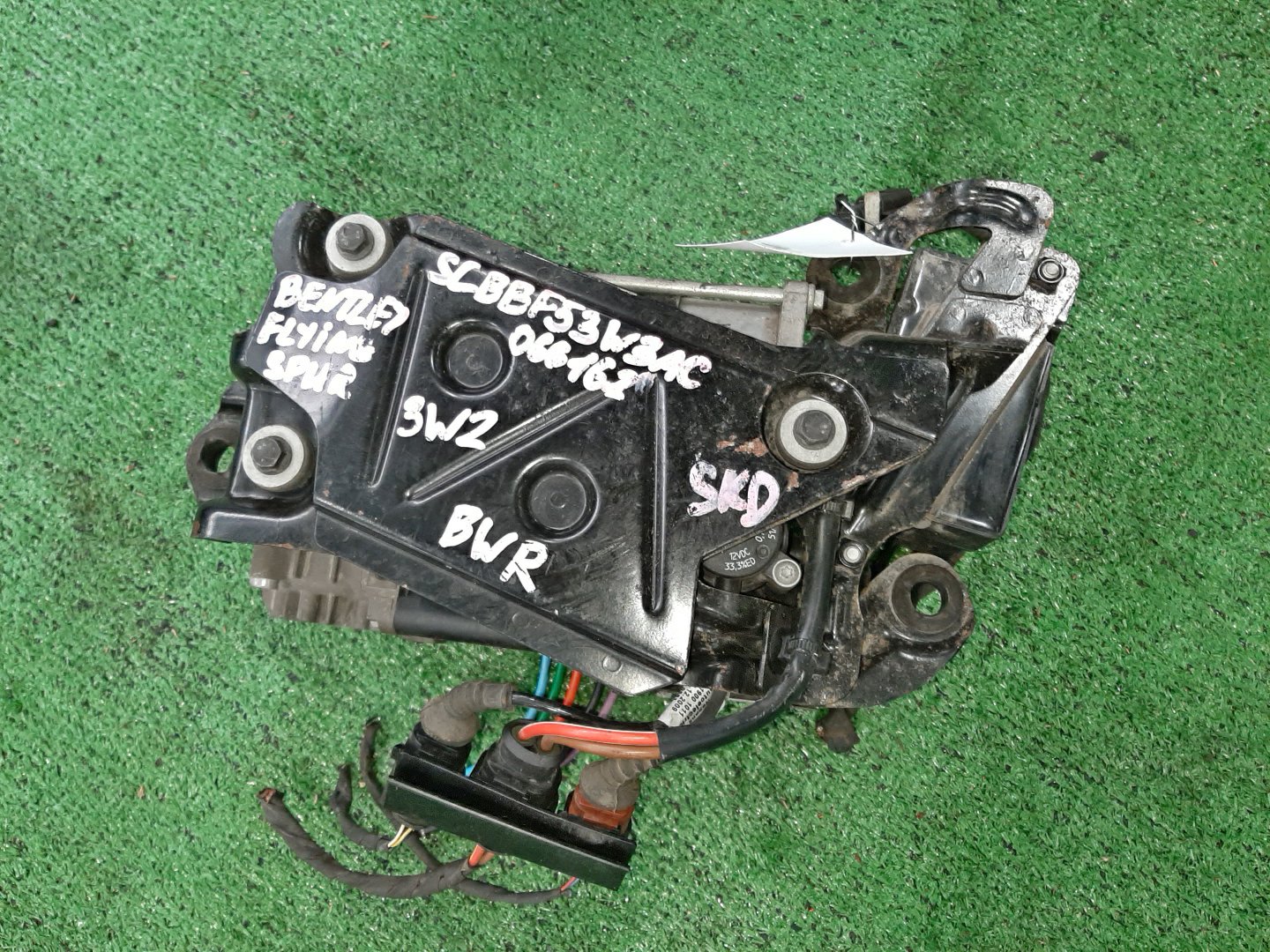 Компрессор подвески BENTLEY FLYING SPUR 3W2 BWRA 3D0616005M 2 ракурс